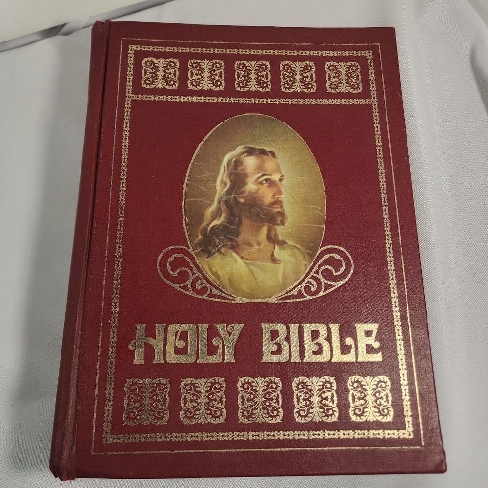 Vintage 1978 Holy Bible Family Life Edition Full Color Sections